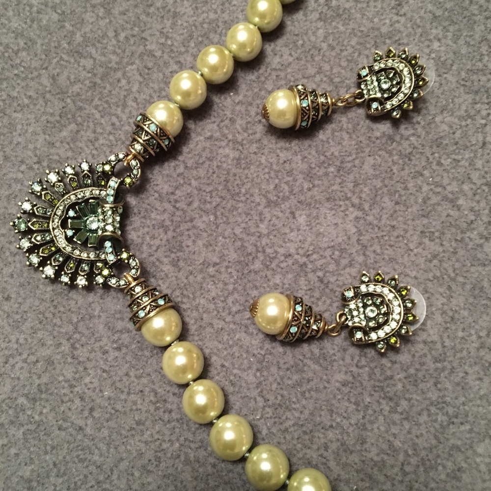 Heidi Daus costume pistachio necklace/earring set